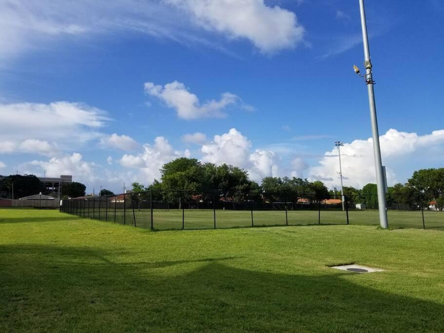My Lovely Home In Miami 15 Minutes From The Beach Luaran gambar