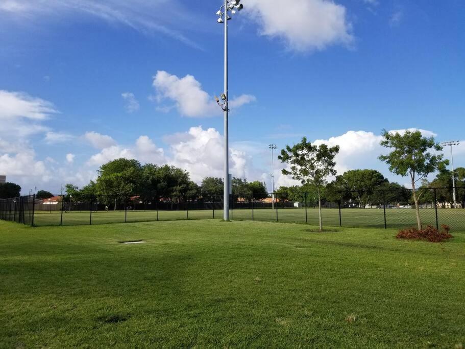 My Lovely Home In Miami 15 Minutes From The Beach Luaran gambar